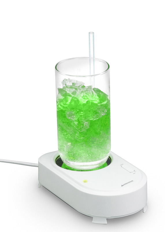 USBでドリンクを手軽に保冷/保温できる——実売2,780円のカップウォーマー＆クーラー