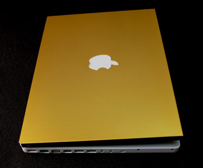 MacBookがアルミ/ゴールドデザインに変身! 13型MacBook専用のアルミニウム製プロテクター