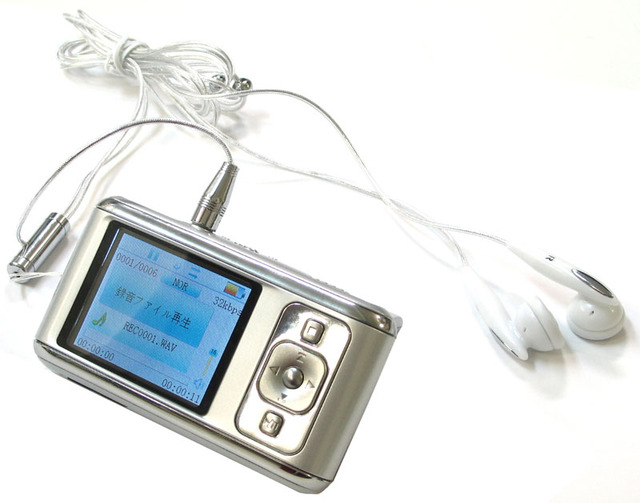 バッテリを気にせず動画視聴！　サンコー、ソーラー充電対応の携帯マルチメディアプレーヤー