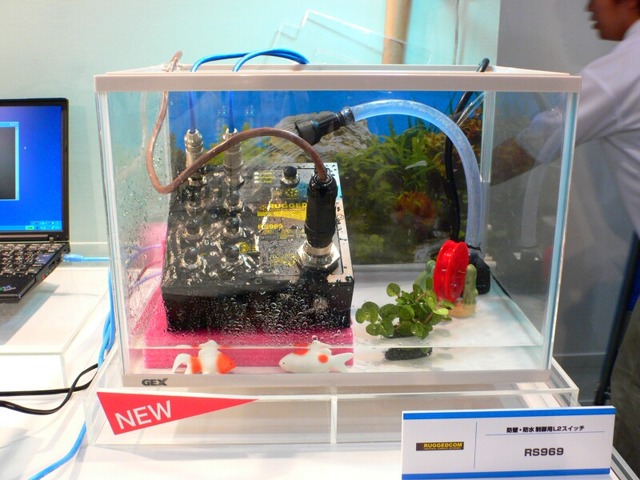 【Interop Tokyo 2008 Vol.7】水をかぶっても動き続けるL2スイッチ