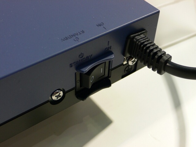 【Interop Tokyo 2008 Vol.9】ヤマハ、3.5G携帯電話を回線に利用できる拠点間ルータ
