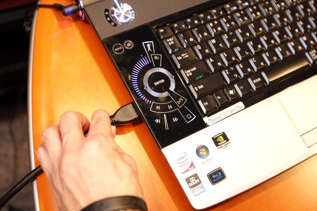 【ノートPC新モデルレポート Vol.2】世界初16：9画面・16インチワイド液晶搭載ノートPC「Aspire 6920」の実力