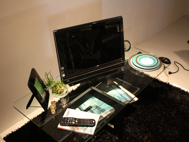 日本HP、デザインを一新した「HP TouchSmart PC」で若いシングル層を狙う