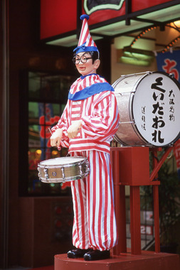 本日引退の「くいだおれ太郎」がメジャーデビュー!?