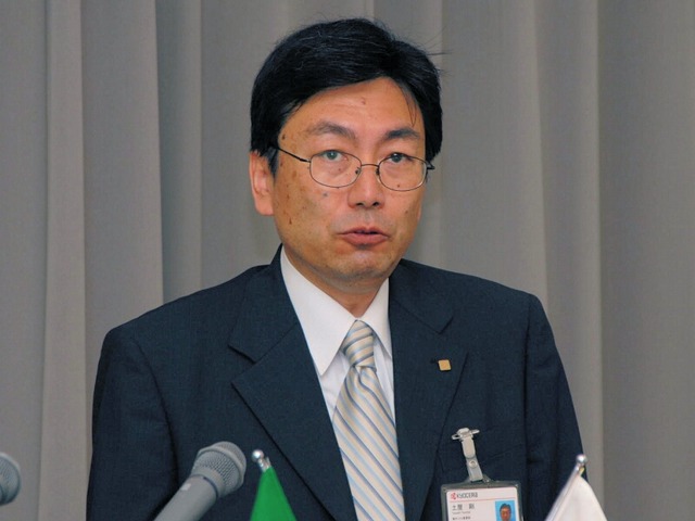 「iBurstは使いやすい技術」——タンザニアの大統領が京セラでiBurstを体験