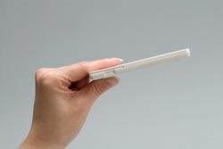 ビー・ユー・ジー、おサイフケータイ専用の超薄型FeliCaリーダー「ピットタッチ・スリム」発売