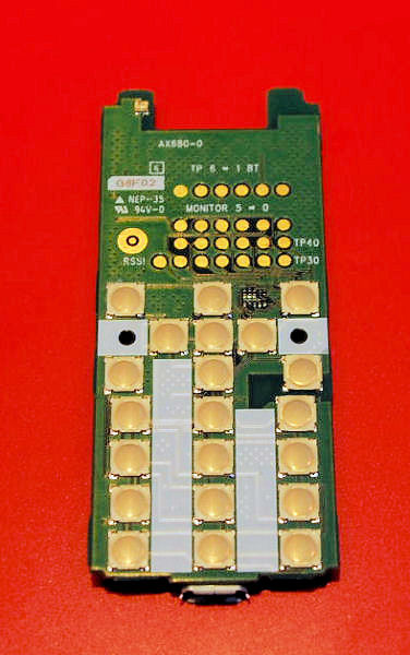 【WIRELESS JAPAN 2008 Vol.4】フリスクケースと同じ大きさで重さ30gのPHS「ストラップフォン」