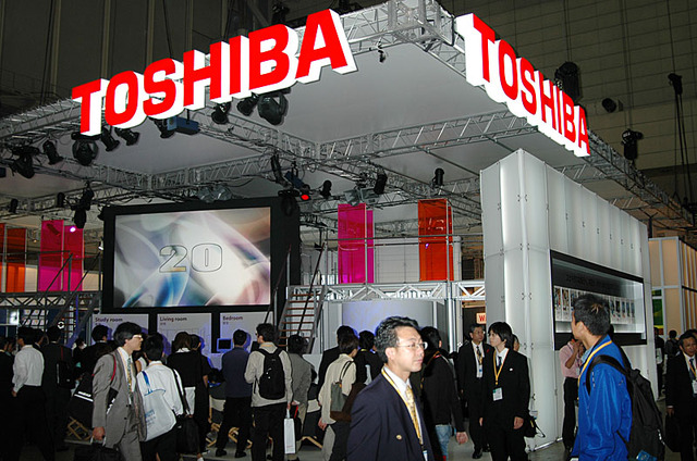 ［CEATEC 2004］東芝、最上位HDD＆DVDレコーダー「RD-X5」やHD DVDプレーヤー、SEDテレビを展示