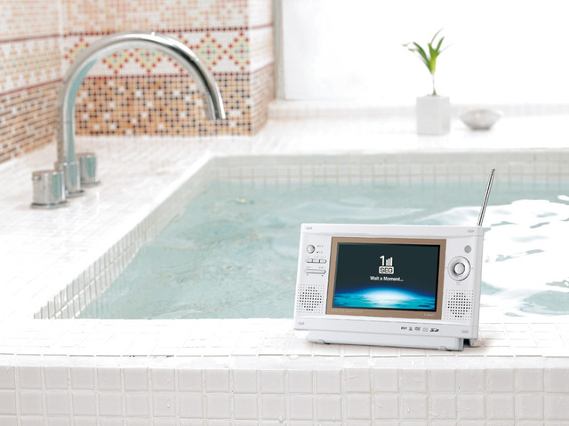 ワンセグも視聴可能！　お風呂やキッチンで使える防水DVDプレーヤー