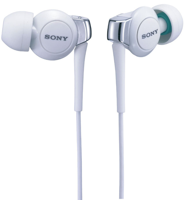 ソニー、装着感と音響効果を高めたカナル型イヤホン2モデル——実売12,390円と6,195円