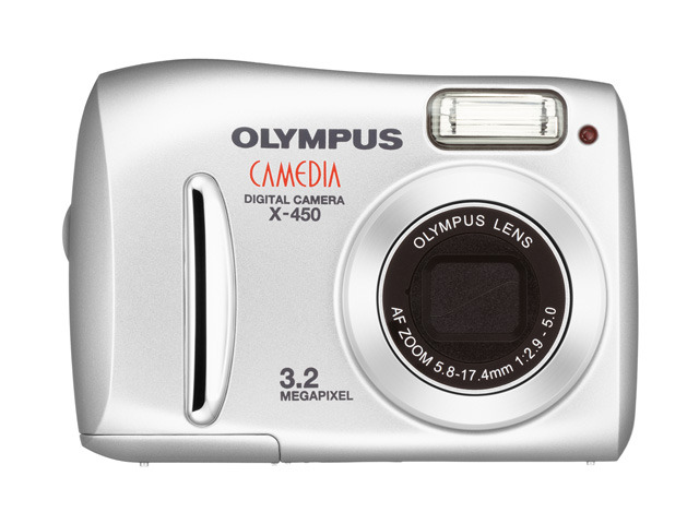 オリンパス、初心者向けの320万画素コンパクトデジカメ