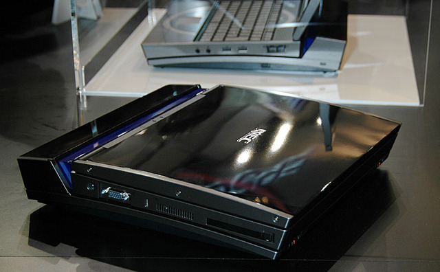 ［WPC 2004］NEC、燃料電池搭載の次世代ノートPCを参考出品
