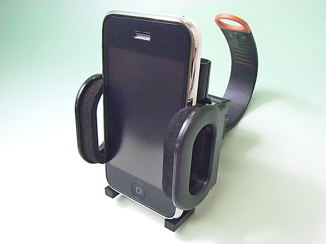 好きな音楽と一緒にサイクリング！　iPodなどを自転車に設置可能なモバイルアーム