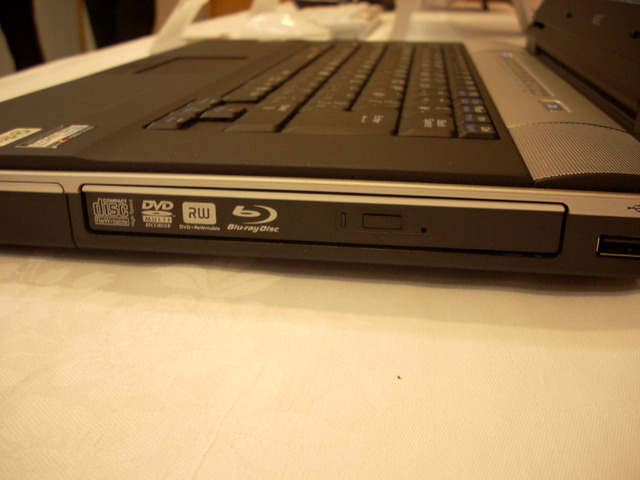 NEC、ノートPC「LaVie」のJ/Cシリーズに2008年秋冬モデル