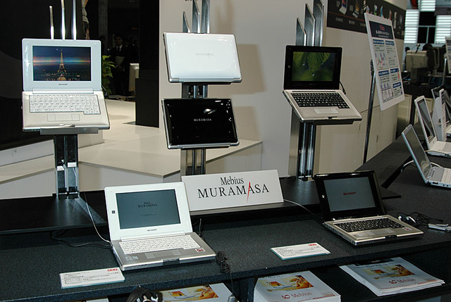 ［WPC 2004］シャープ、DLNA対応ネットワークメディアプレーヤーやモバイルAVプレーヤーなどを出品