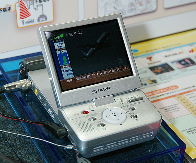 ［WPC 2004］シャープ、DLNA対応ネットワークメディアプレーヤーやモバイルAVプレーヤーなどを出品