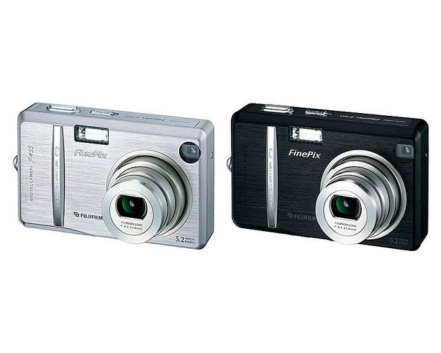 富士写、「FinePix F455」「同F450 ホワイト/ワインレッド」の発売日決定