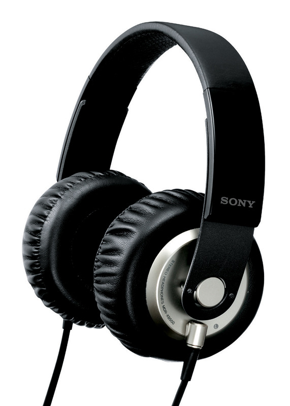 ソニー、音響気密度を高め迫力の重低音再生を実現するヘッドホン