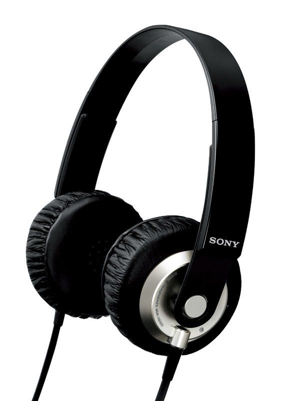 ソニー、音響気密度を高め迫力の重低音再生を実現するヘッドホン