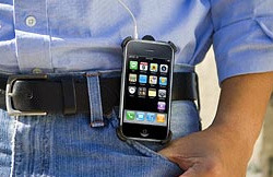 フォーカルポイント、車内・オフィス・歩行時などでマルチに利用できるiPhone 3G専用ホルダー