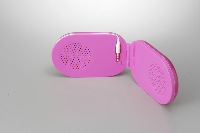iPod対応の折りたたみスピーカー——実売1,990円