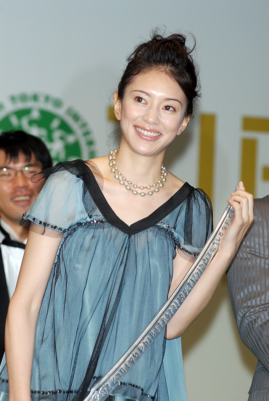 【東京国際映画祭Vol.7】《写真集》女優たちが華麗なドレスで魅せる