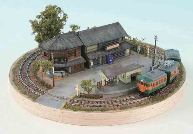 キュートな電車が室内を走行! タカラトミー、Nゲージ規格準拠の室内専用赤外線操縦トレイン