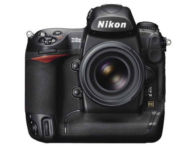 ニコン、有効画素2,450万画素で35mmフルサイズの一眼レフカメラ