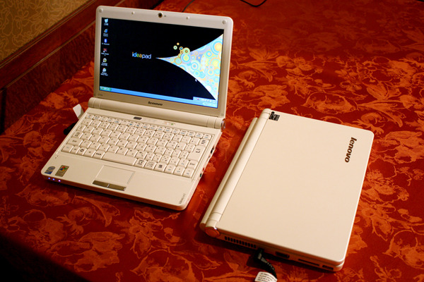 【フォトレポート】レノボ・ジャパンのミニノート「IdeaPad S10e」