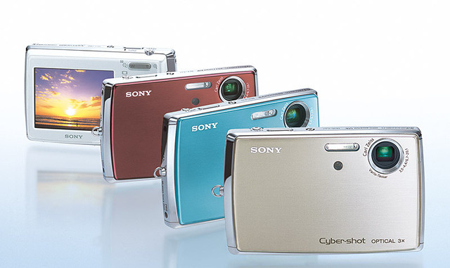 ソニー、4色のカラーバリエーションを揃えた薄型デジカメ「サイバーショット DSC-T33」