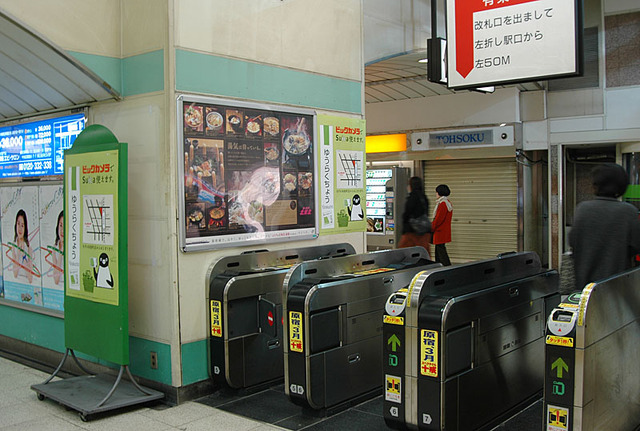 ビックカメラ有楽町店、Suicaショッピングサービス開始　人気アイドルの小倉優子も来店