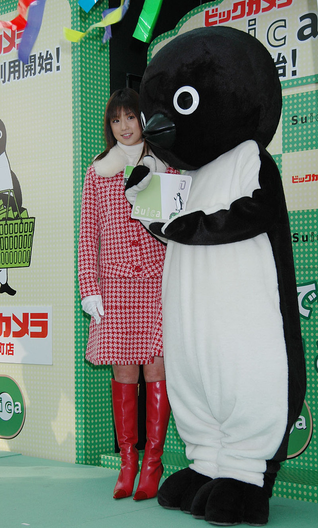 ビックカメラ有楽町店、Suicaショッピングサービス開始　人気アイドルの小倉優子も来店