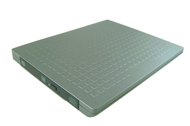 HDDと光学ドライブをスマートに外付けできるミニノートPC用ドッキングキットなど2シリーズ