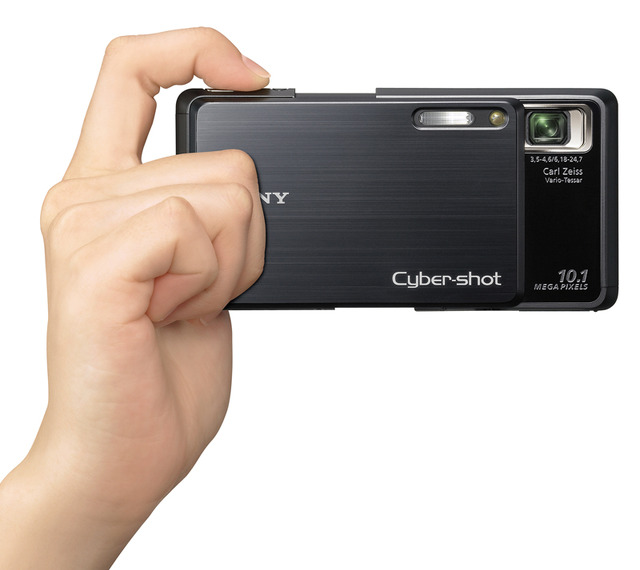 撮った写真を簡単にwebへアップロード！　ソニー、無線LAN通信機能搭載のサイバーショット
