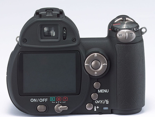コニカミノルタ、光学12倍ズームと手ブレ補正機構搭載の500万画素デジカメ「DiMAGE Z5」