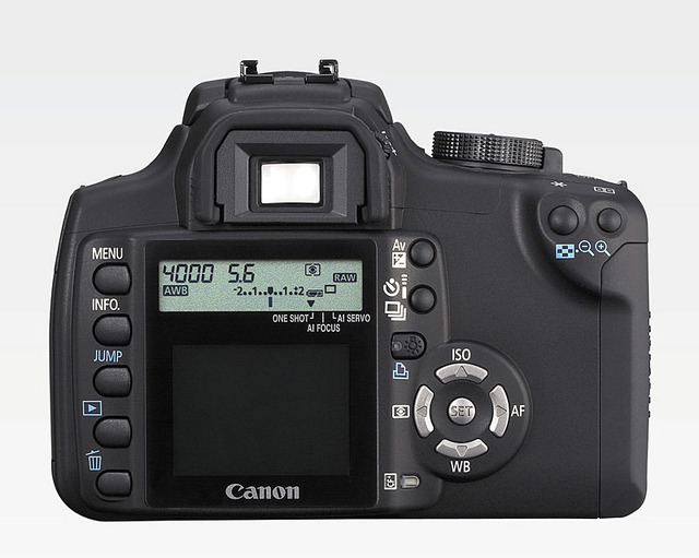 キヤノン、世界最軽量の初心者向け800万画素デジタル一眼レフ「EOS Kiss Digital N」　価格は10万円弱