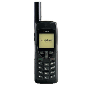 KDDI、ミニUSBポート搭載のイリジウム衛星携帯電話「9555」を発売