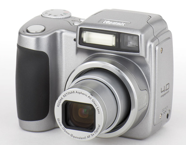 コダック、光学10倍ズームの500万画素デジカメと光学5倍ズーム搭載の400万画素デジカメ
