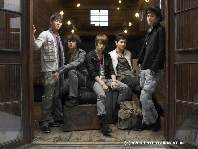 検索ワード1位の東方神起の新曲や話題のPVなど全21曲を公開