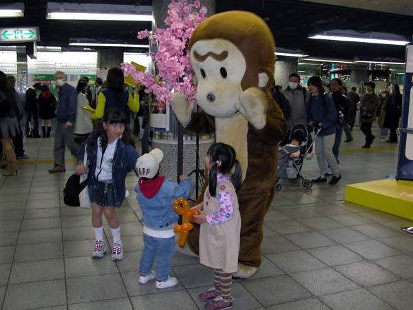 バザールと井川遥が快適ネットライフをPR〜TEPCO＆BIGLOBE駅頭キャンペーン