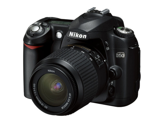 ニコン、一眼レフデジタルカメラのエントリーモデル「D50」を6月に発売