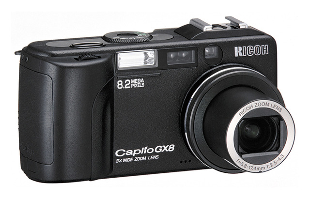 リコー、ワイド端28mmの3倍ズームと824万画素CCD搭載のコンパクトデジカメ「Caplio GX8」