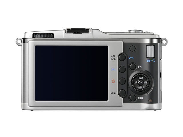ついに発表! オリンパス、マイクロフォーサーズ規格のデジタルカメラ「オリンパス・ペン E-P1」