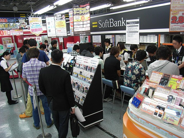 iPhone 3G S買いますか？　今朝、予約店では