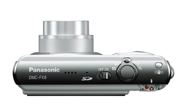 松下、手ブレ補正搭載の500万画素デジカメ「LUMIX DMC-FX8」 バッテリー寿命が「FX7」比2.5倍