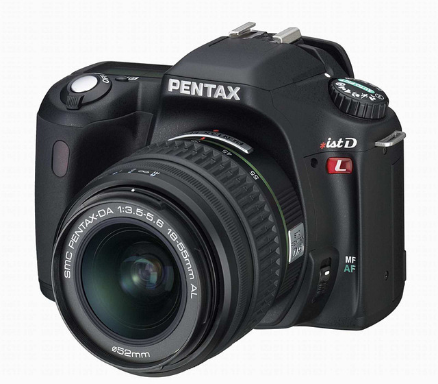 ペンタックス、8万円前後で最軽量の初心者向けデジタル一眼レフカメラ「*ist DL」
