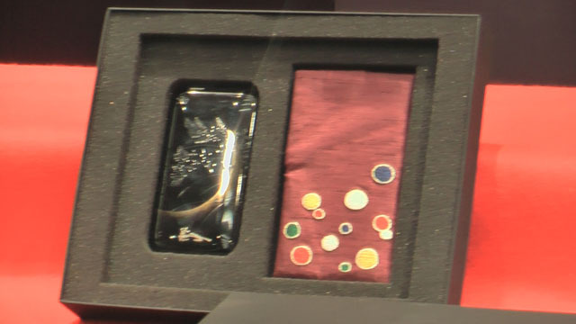 【フォトレポート】早乙女太一も登場！ソフトバンクBB、約10万円の高級ケース発表会