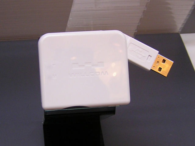 ウィルコム、無線部分をモジュール化した「W-SIM」による新たな製品戦略を発表