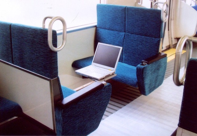 つくばエクスプレス、「車内LAN」でブロードバンド接続可能に〜まずは拠点駅付近から。将来は全線の対応を目指す
