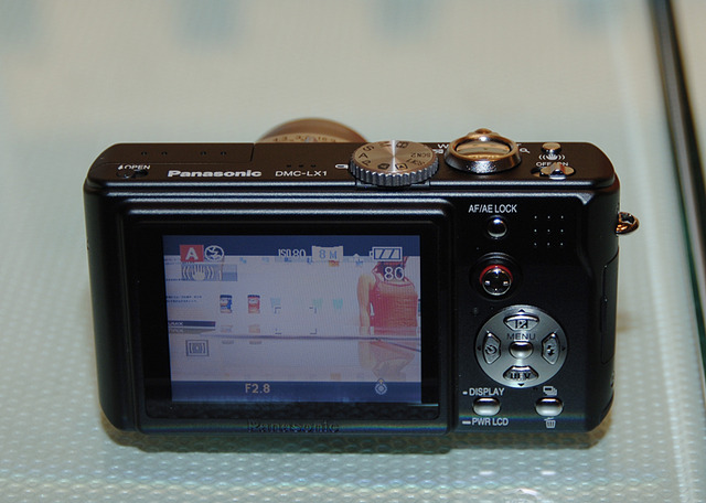 松下、840万画素の16:9ワイドCCDを搭載した手ブレ補正デジカメ「LUMIX DMC-LX1」　広角28mmでマニュアル撮影も可能